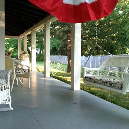 Bushnell House Westbrook Exterior photo