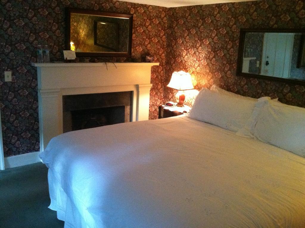 Bushnell House Westbrook Room photo